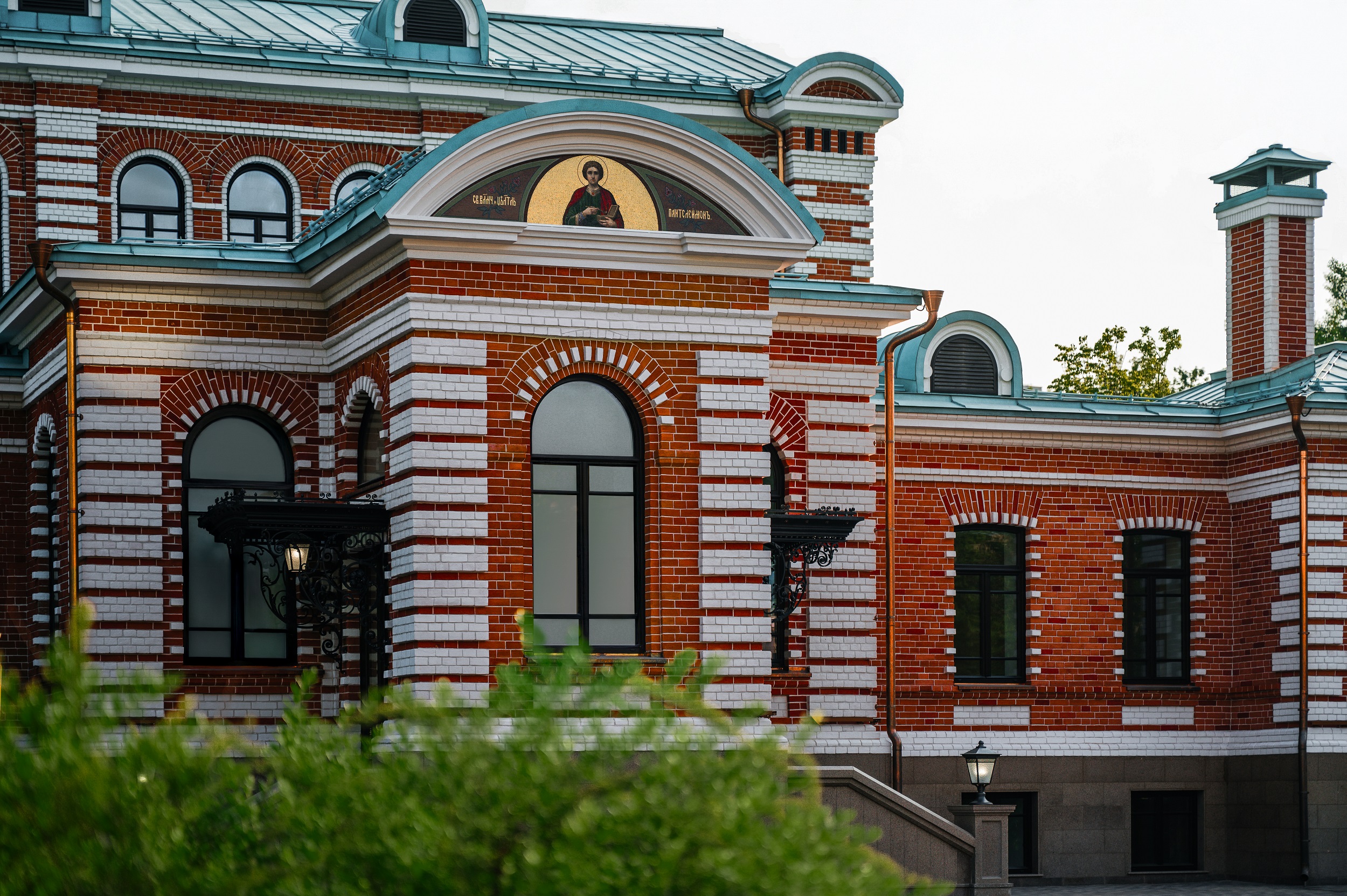 Уникальные мозаики XIX века в убранстве фасадов