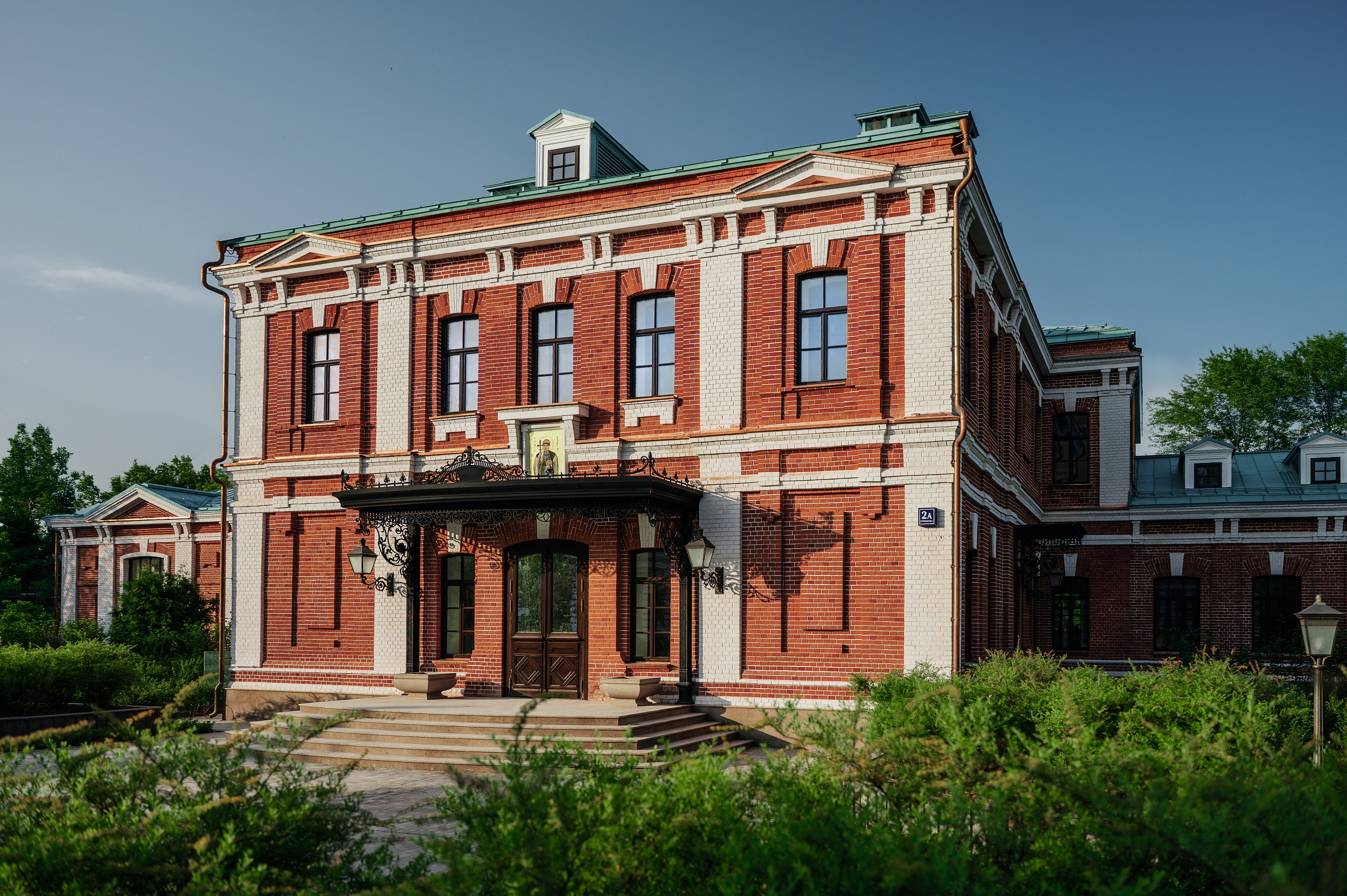 Уникальные мозаики XIX века в убранстве фасадов